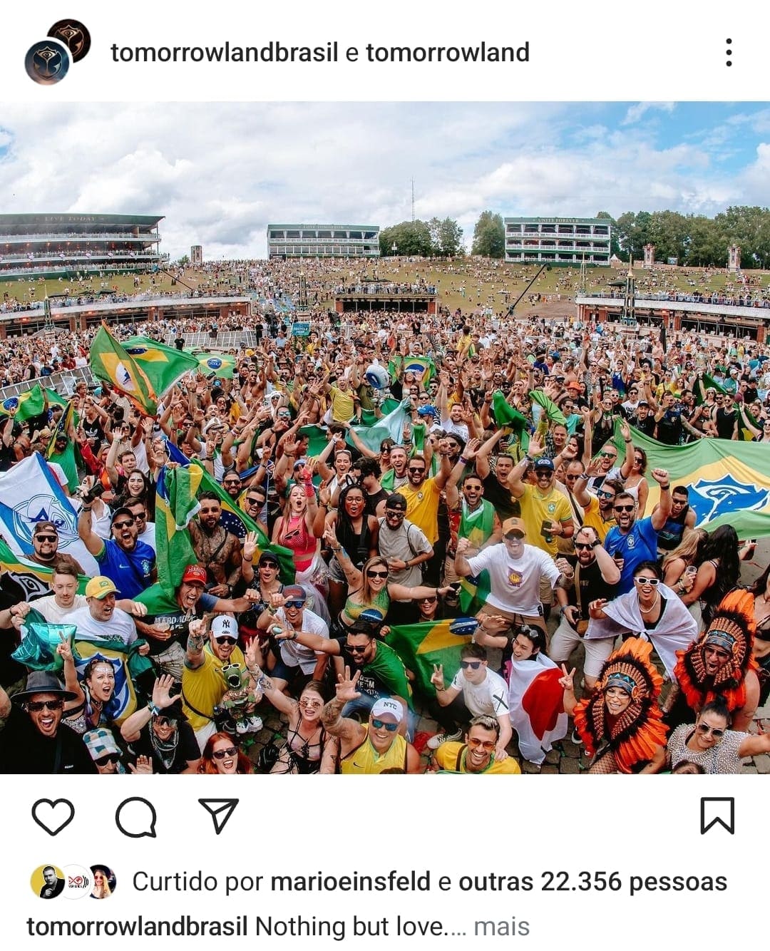 Publicação do perfil oficial da Tomorrowland com a multidão brasileira de bandeiras abertas