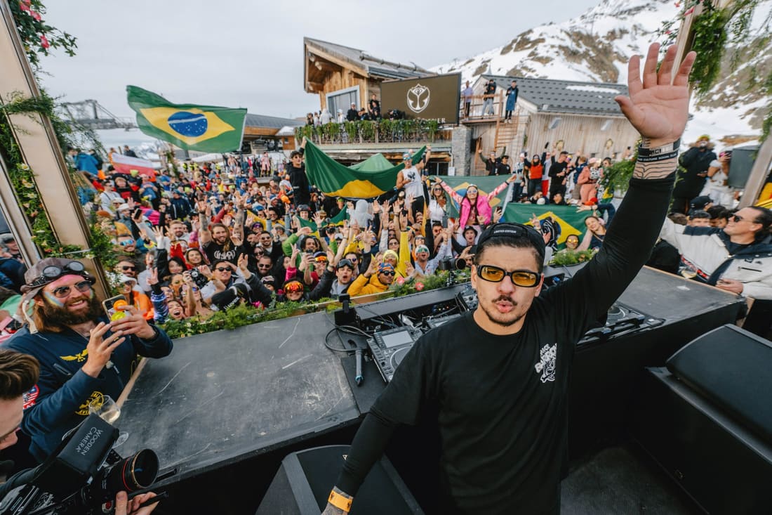 Ação da Never Ends com a Tomorrowland Winter e os DJs