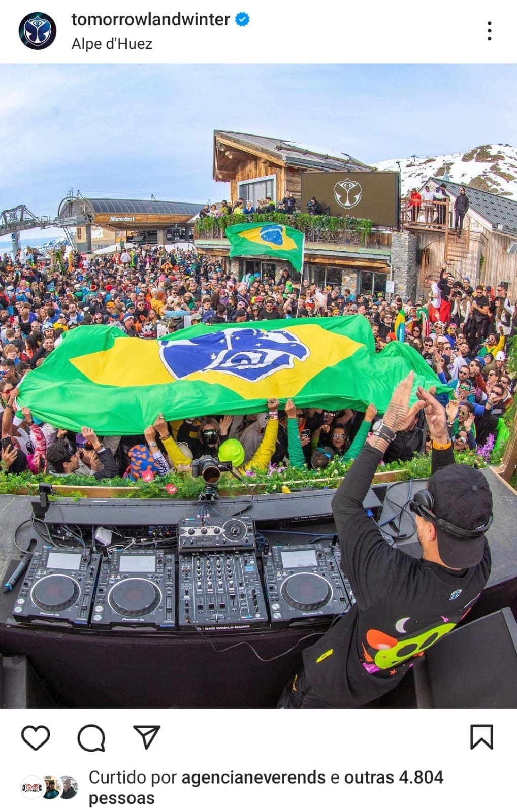 Publicação do perfil oficial da Tomorrowland Winter com o grupo da Never Ends